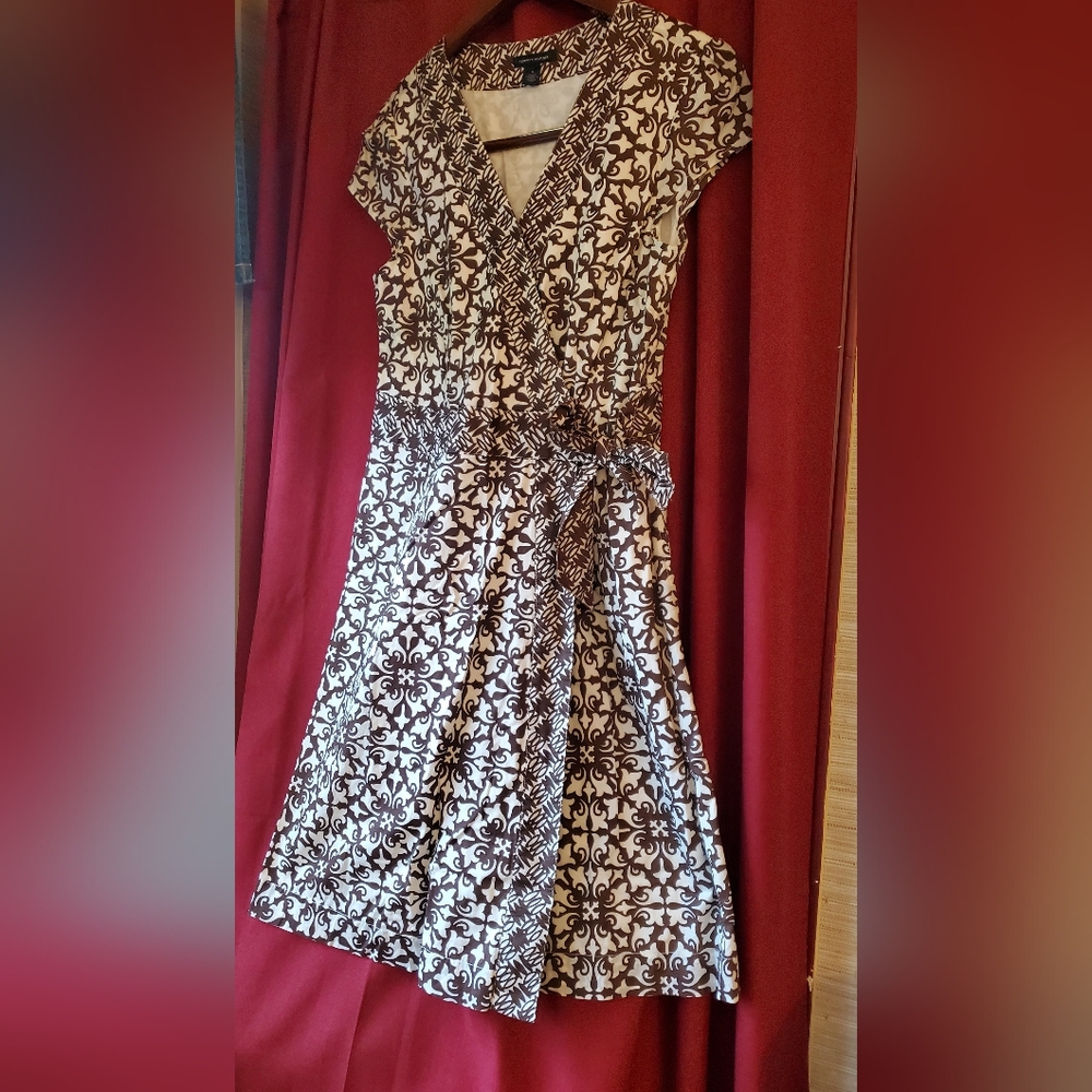 Tommy Hilfiger Elegant Brown and White Patterned Summer Dress